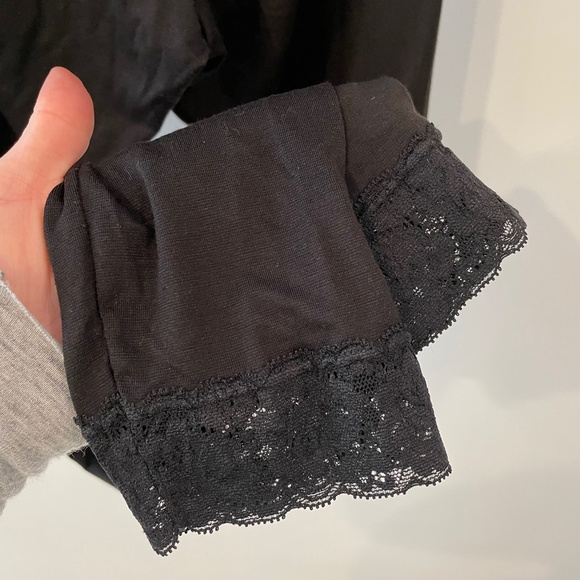 Black Uniqlo Leggings with Lace Bottom XS - Picture 6 of 6
